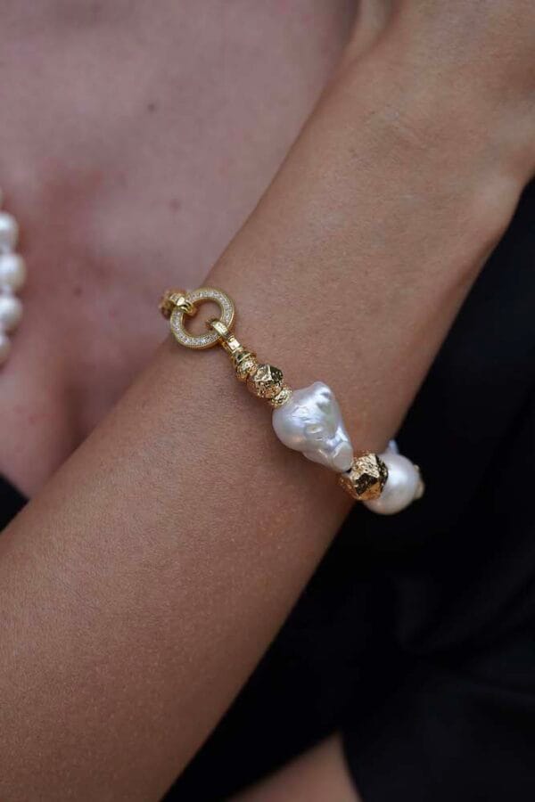 Brazalete Amor Prohibido Perlas y Lava en Oro 18k, Joyería Luison
