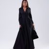Vestido negro de diseño con corte de calidad premium